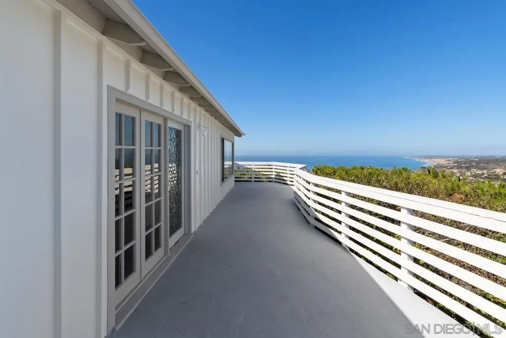 La Jolla, California 92037, United States, 4 Bedrooms Bedrooms, ,2 BathroomsBathrooms,Residential,Pending,206582