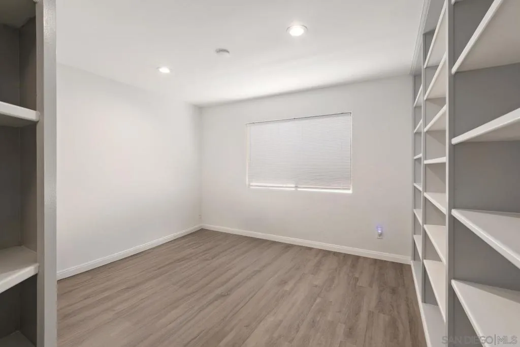 La Jolla, California 92037, United States, 4 Bedrooms Bedrooms, ,2 BathroomsBathrooms,Residential,Pending,206582