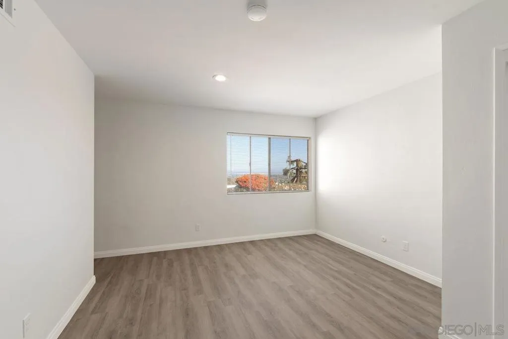 La Jolla, California 92037, United States, 4 Bedrooms Bedrooms, ,2 BathroomsBathrooms,Residential,Pending,206582