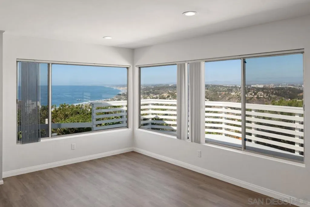 La Jolla, California 92037, United States, 4 Bedrooms Bedrooms, ,2 BathroomsBathrooms,Residential,Pending,206582