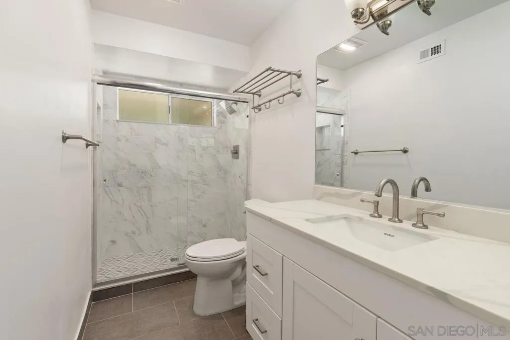 La Jolla, California 92037, United States, 4 Bedrooms Bedrooms, ,2 BathroomsBathrooms,Residential,Pending,206582