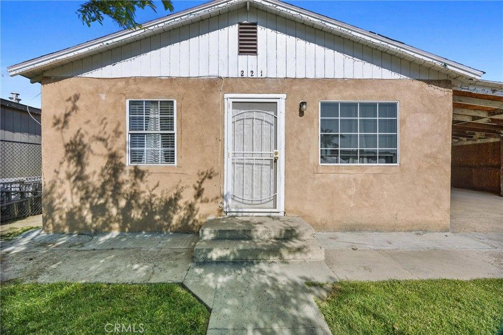 Photo of 221 Wood St, Bakersfield, CA 93307 (MLS # NS25249022)