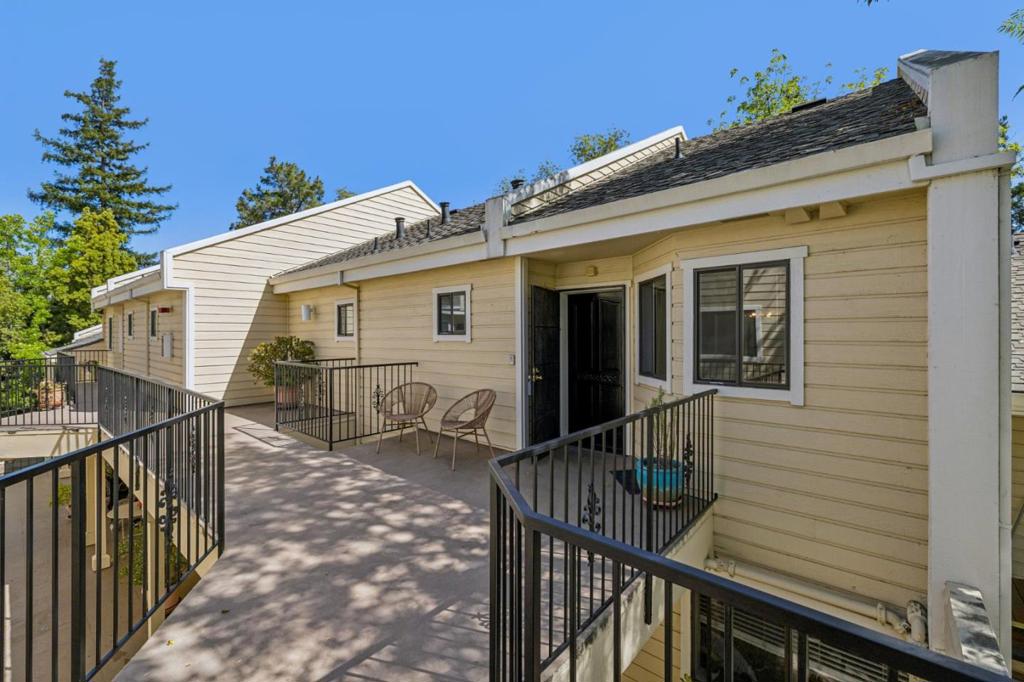 576 W Parr Avenue 32