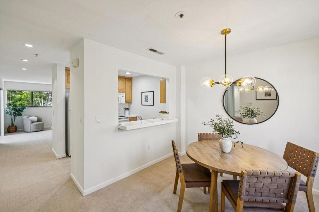 576 W Parr Avenue 32