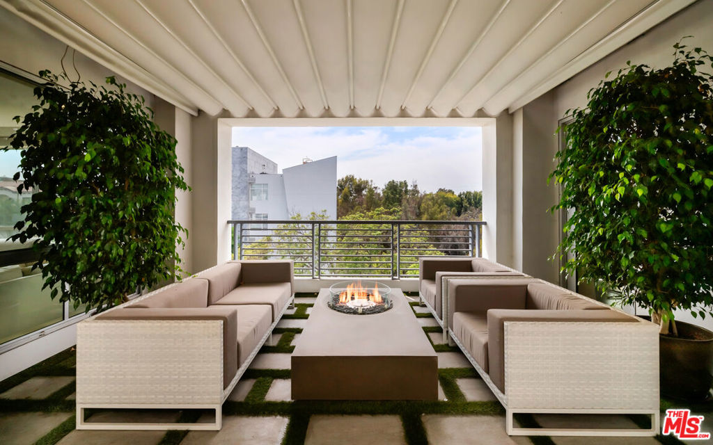 Properties 4 460 N Palm Drive 501