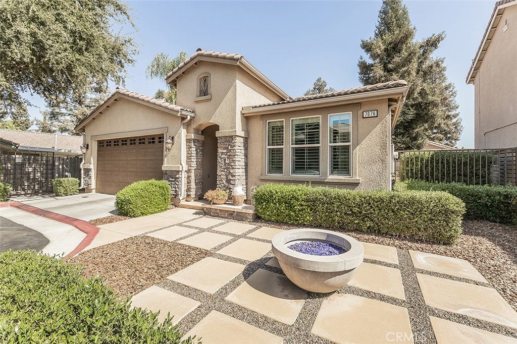 7076 N Cedar Hill Drive