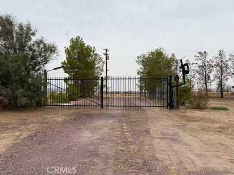 Photo of 33979 Fremont Rd Rd, Newberry Springs, CA 92365 (MLS # WS25215666) Photo of 33979 Fremont Rd Rd, Newberry Springs, CA 92365 (MLS # WS25215666)