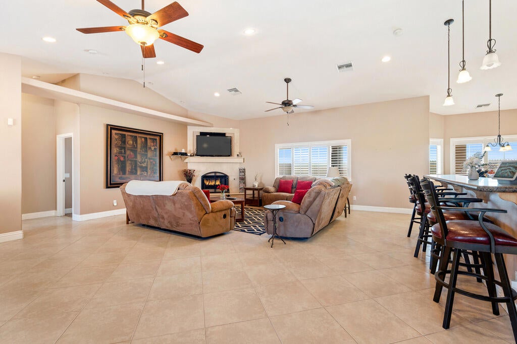 1251 Riviera Circle