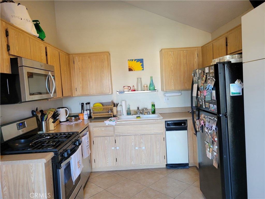 Photo of 409 Utica Avenue #D36, Huntington Beach, CA 92648 (MLS # PW25268061)