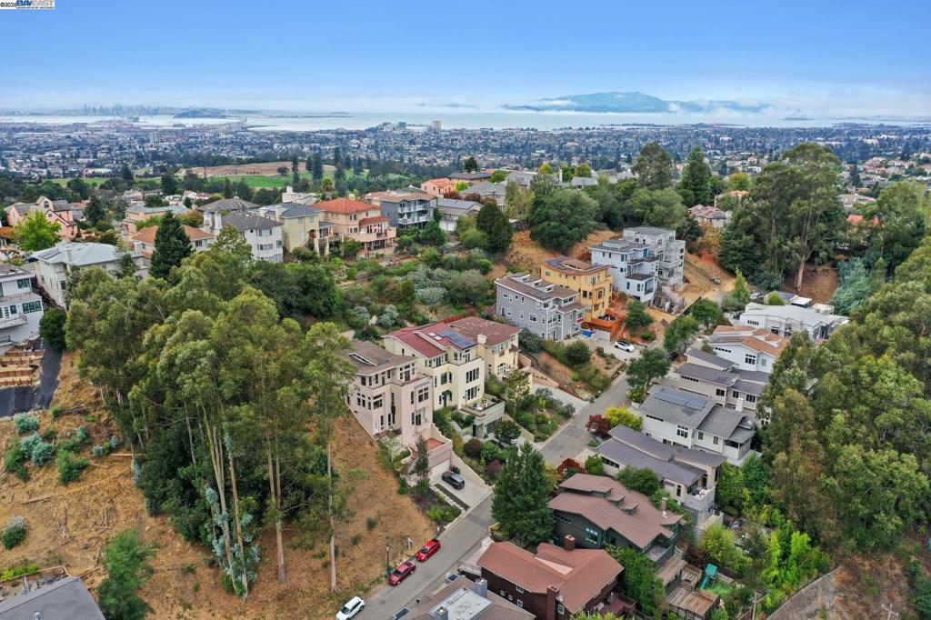 UPPER ROCKRIDGE - Land