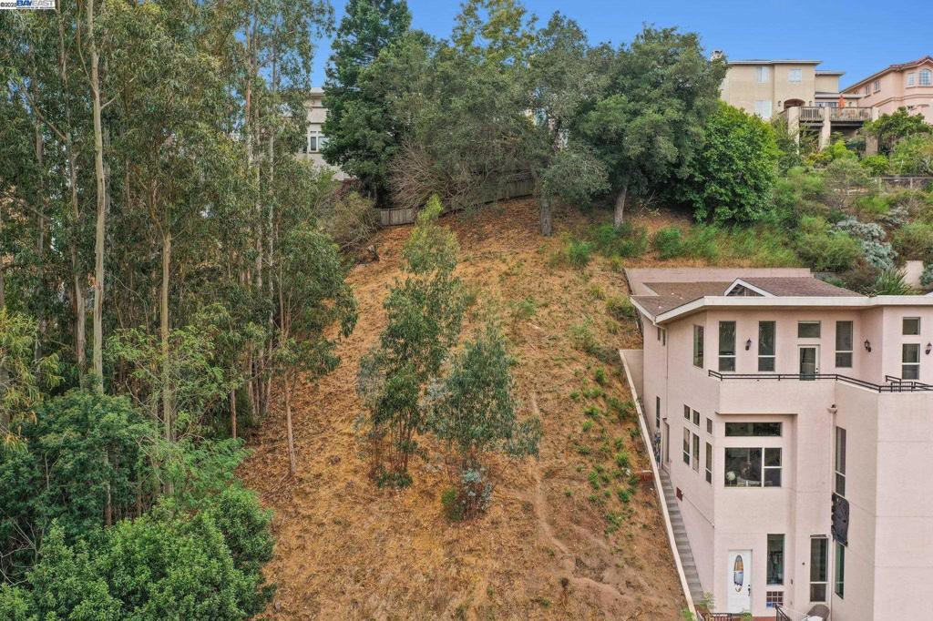 UPPER ROCKRIDGE - Land
