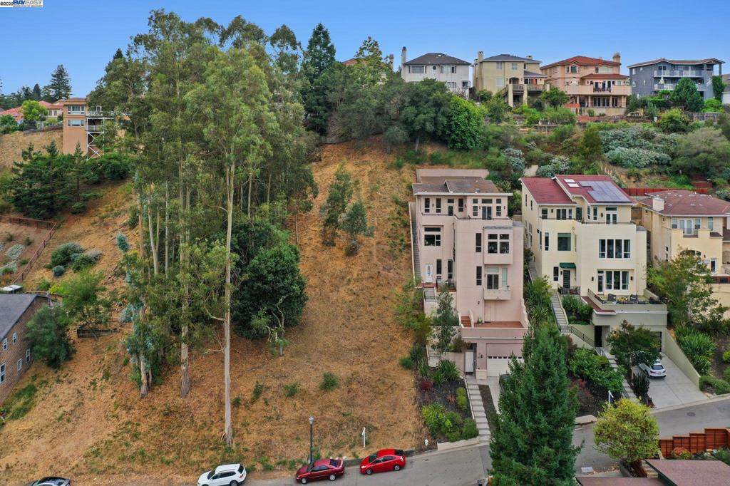 UPPER ROCKRIDGE - Land
