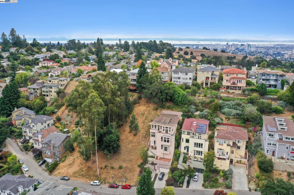 UPPER ROCKRIDGE - Land