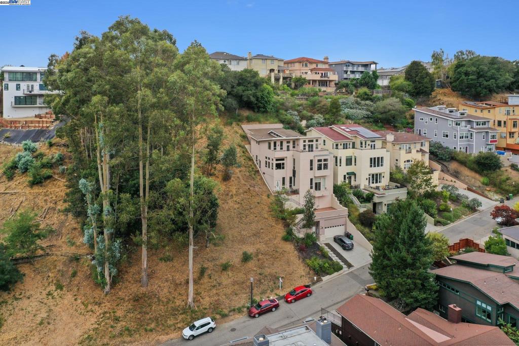 UPPER ROCKRIDGE - Land