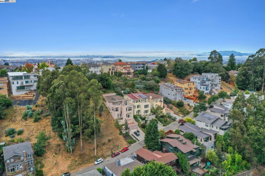UPPER ROCKRIDGE - Land