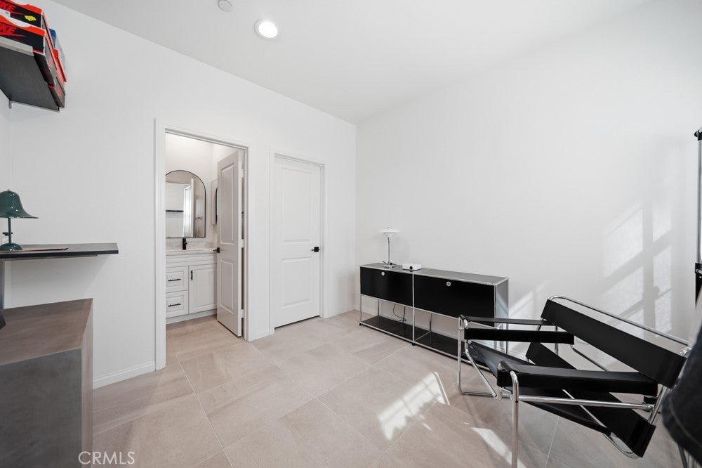 6931 Magnolia