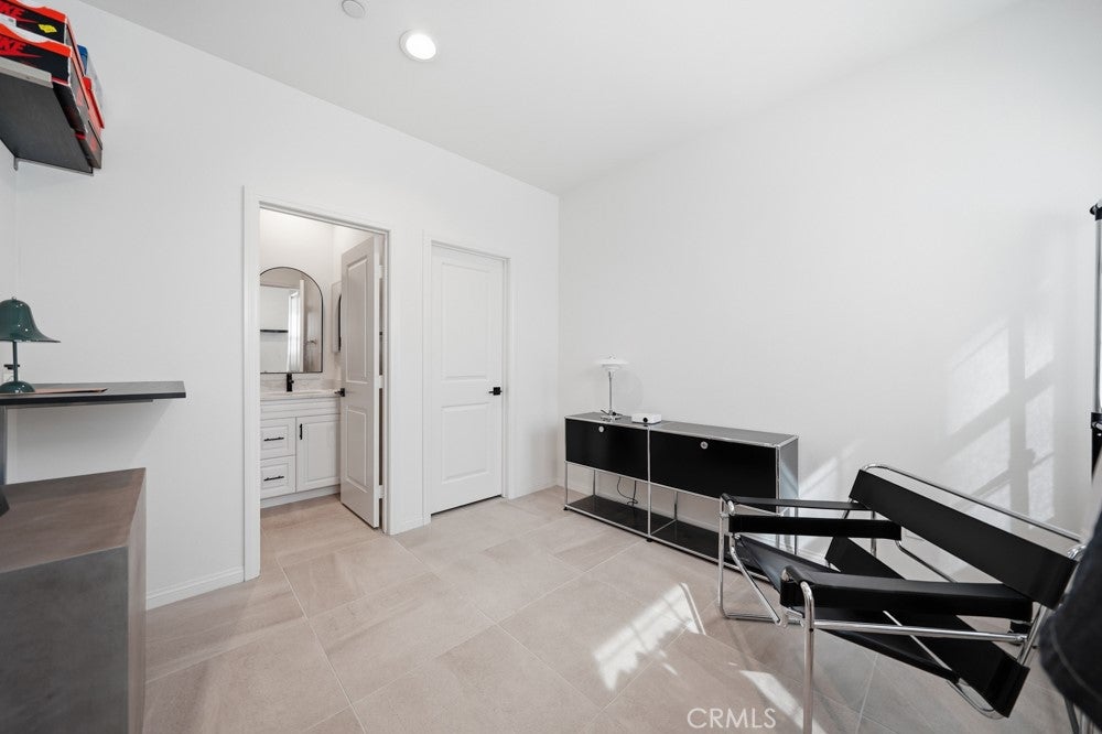 6931 Magnolia