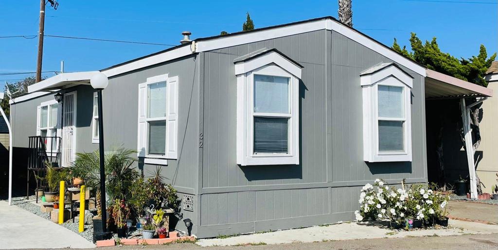 Discover this beautifully updated mobile home conveniently located between Costco, public transportation, schools, dining, shopping, and the I-5 Freeway. This residence features: New laminate flooring throughout, freshly painted exterior, updated ceiling fans and light fixtures, brand-new windows, and much more. Enjoy access to the community amenities, including a pool, jacuzzi, and event room. Don’t miss this fantastic opportunity in a desirable location at an unbeatable price.... a must-see today!