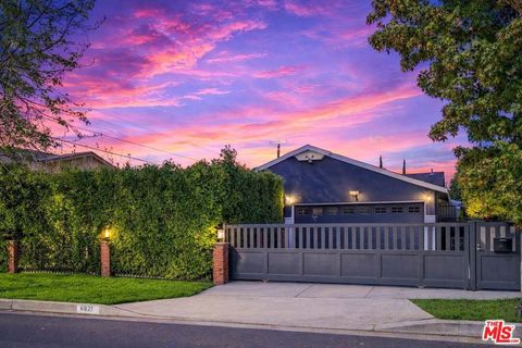 Photo of 6821 Babcock Avenue, North Hollywood, CA 91605 (MLS # 26669811)