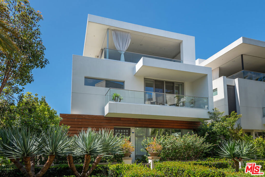 5926 Firefly Place