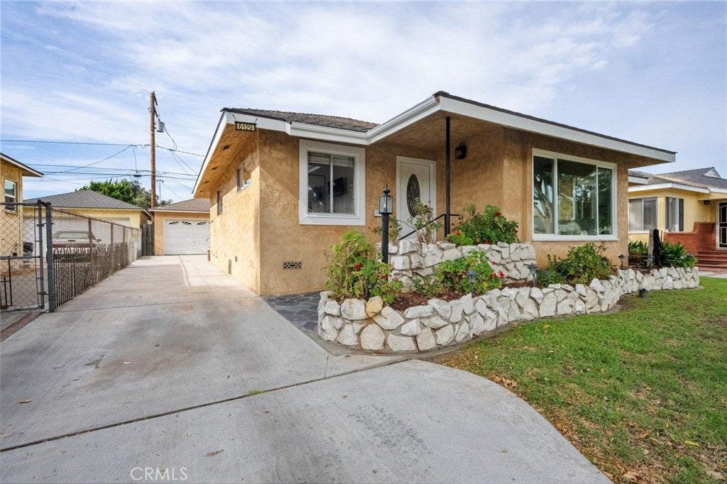6129 Greenmeadow