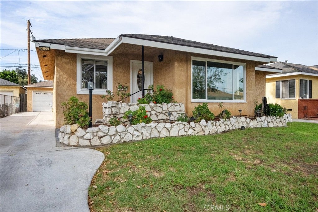 6129 Greenmeadow