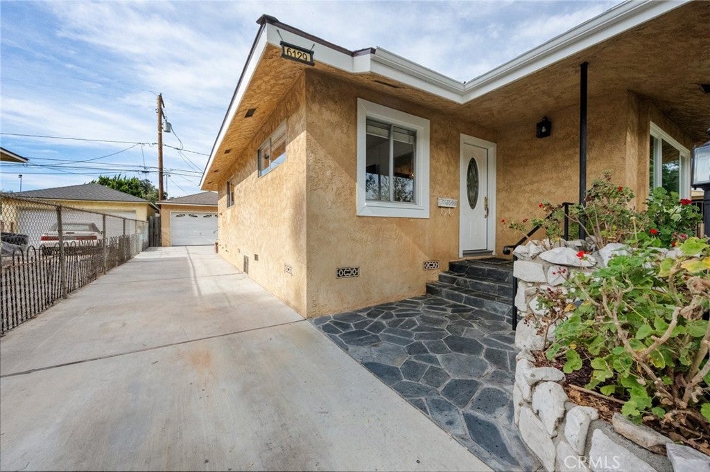 6129 Greenmeadow