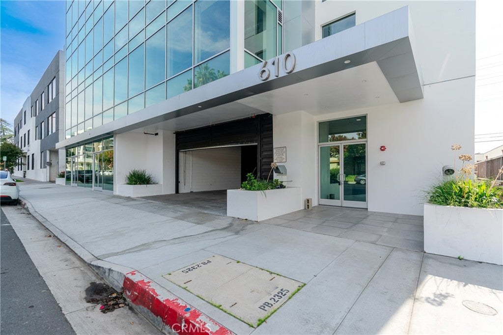 610 W Broadway 201