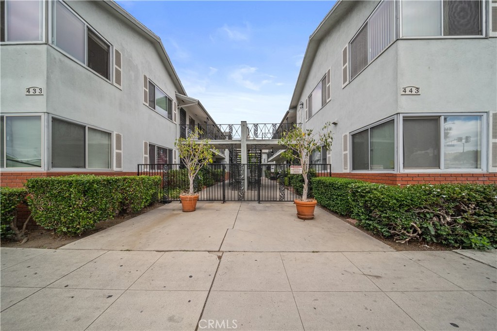 Charming Condominium nestled in the heart of Long Beach's vibrant East Village, this charming and efficient 1 Bed Room 1 Bathroom condo (END UNIT) offers the perfect blend of character, comfort and convenience. Step through the newly replaced hardwood door into a warm and inviting space featuring beautifully refinished oak floors and custom-build wood bookshelves. The Kitchen is both stylish and functional, bosting a sleek quartz countertop, tile flooring, dishwasher. Additional highlights include a wall furnace heater installed with in the last 7 years, upgraded electrical subpanel and newer windows. The unit also comes with a dedicate storage space located in the laundry room next to the unit. Parking may be available for additional charge next door at floral shop please call to inquire.
Just a half-mile from the beach, downtown attractions (bars, restaurants, promenades, parks and museums just to name a few. Minutes away from A-Line Metro with services from downtown Long Beach to Pasadena and cultural hubs like the Museum of Latin American Art, from essentials to weekend adventures you'll be living in the center of it all!! Whether your are a first-time home buyer, savvy investor or someone looking to downsize into a low HOA fee beachside retreat, this East Village gem is ready to welcome you home!!