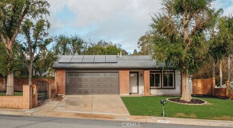Photo of 2430 Mesquite Ln, Corona, CA 92882 (MLS # CV25262886)