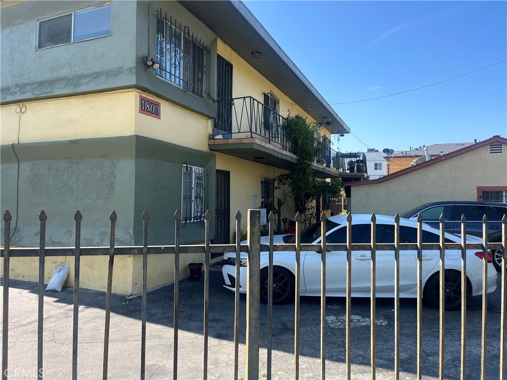 1800 Carmona Avenue