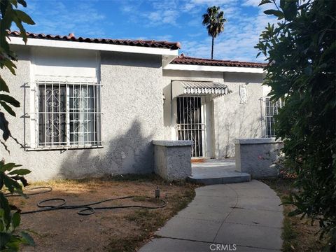 Photo of 250 N Ridgewood Place N, Los Angeles, CA 90004 (MLS # TR25243408)