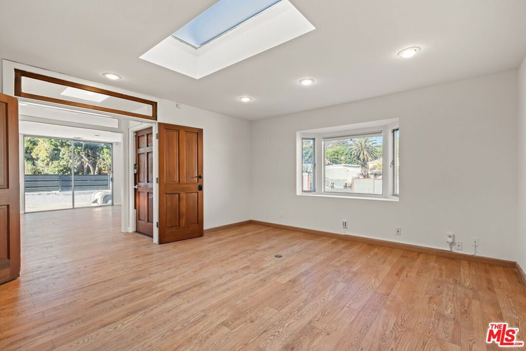 2951 Lincoln Boulevard