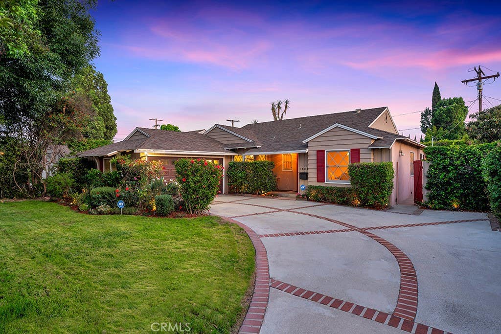 Photo of 12312 Erwin Street, North Hollywood, CA 91606 (MLS # SR26146836)