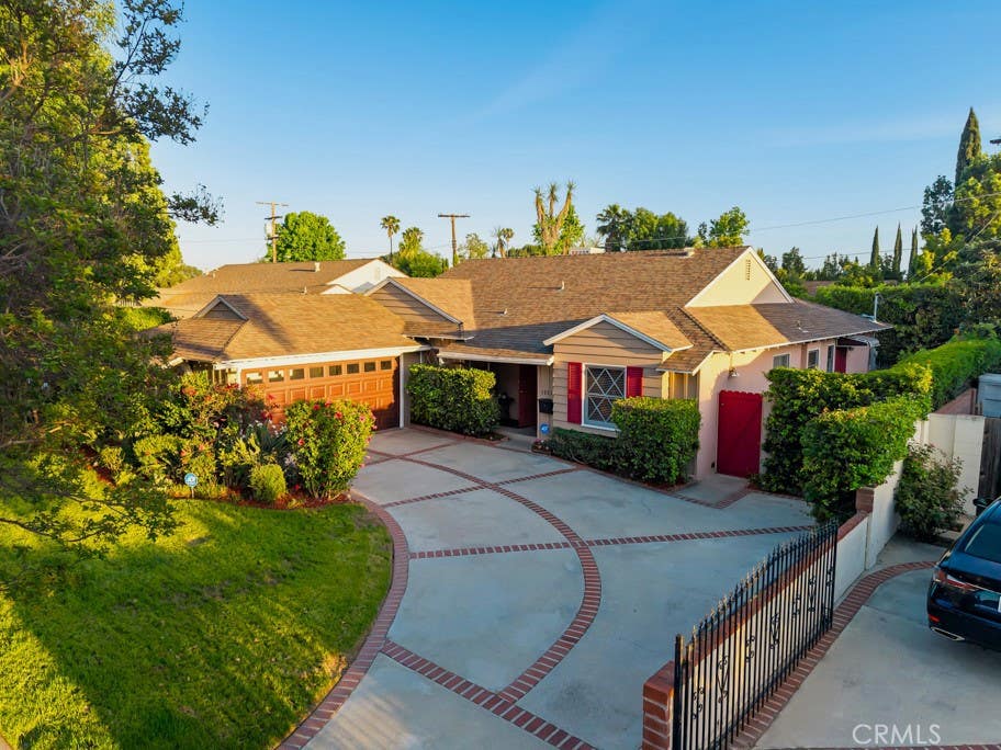 Photo of 12312 Erwin Street, North Hollywood, CA 91606 (MLS # SR26146836)