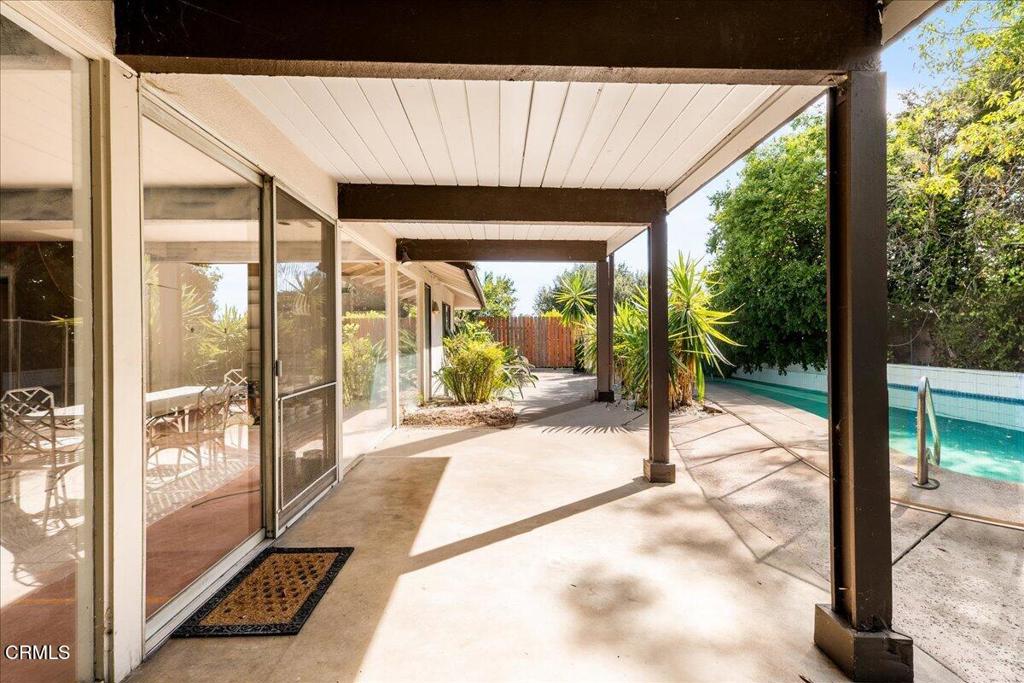 1563 Sierra Madre Villa Avenue