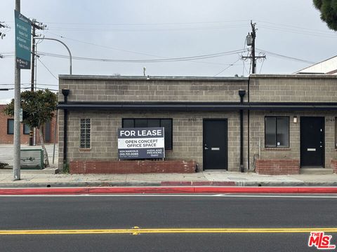 Photo of 3751 Robertson Boulevard, Culver City, CA 90232 (MLS # 25619825)
