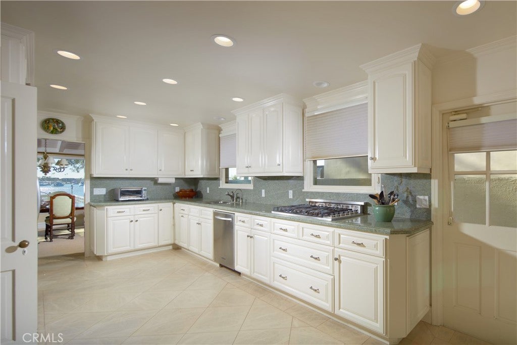20 Harbor Island, Newport Beach CA 92660 - Photo 10