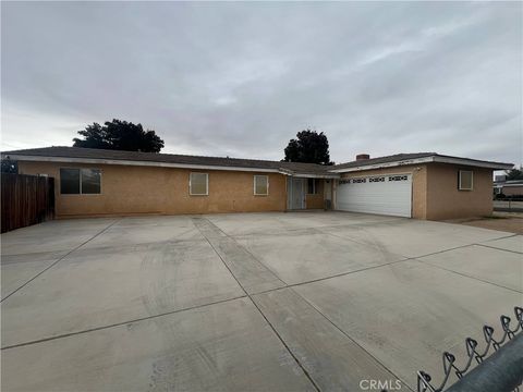 Photo of 15558 Del Rey Dr, Victorville, CA 92395 (MLS # HD25261352)