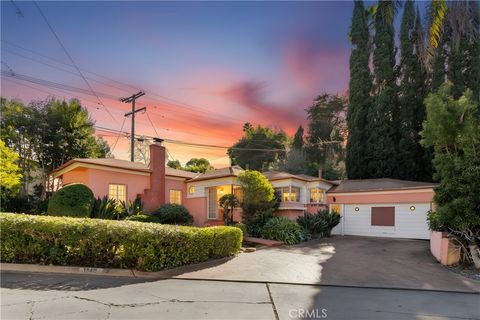 Photo of 1948 Monon, Los Angeles, CA 90027 (MLS # AR26012245)
