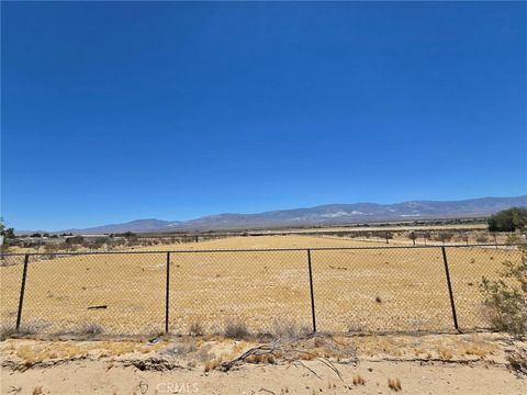 Photo of 37915 Rabbit Springs RD, Lucerne Valley, CA 92356 (MLS # IV26134032)