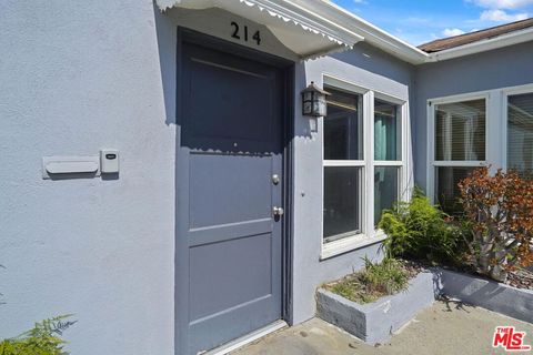 Photo of 214 6th Avenue, Venice, CA 90291 (MLS # 26828607)