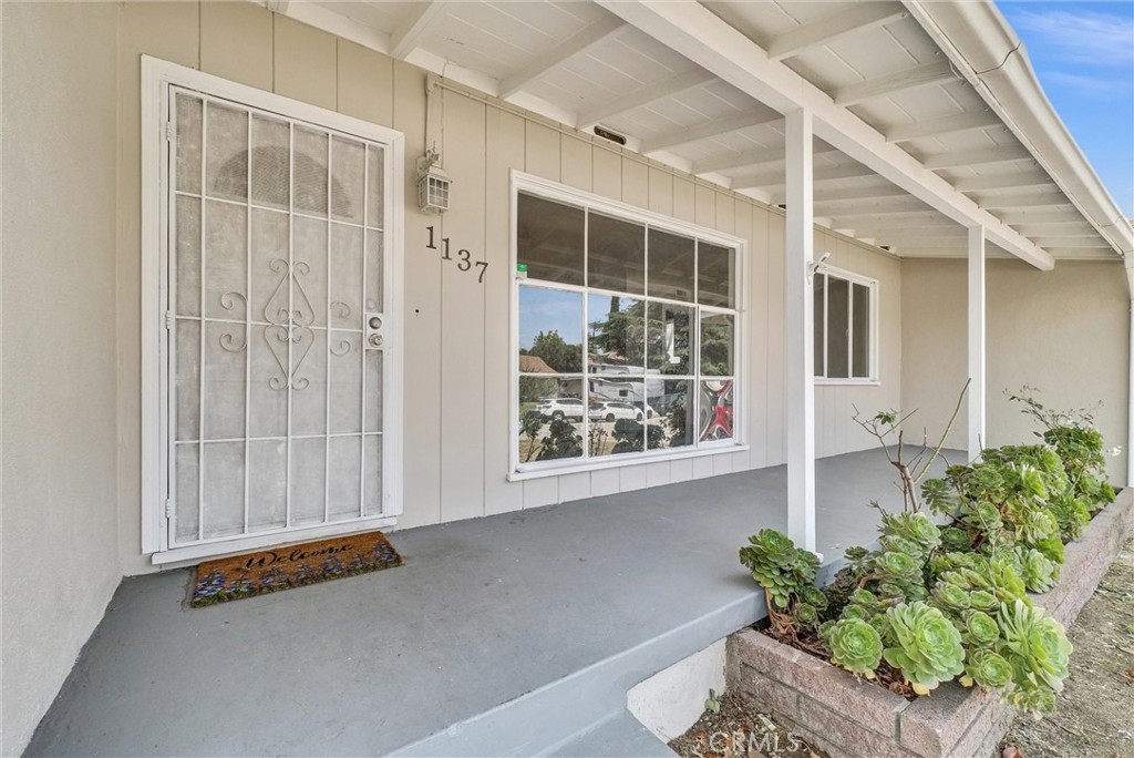1137 E 25th