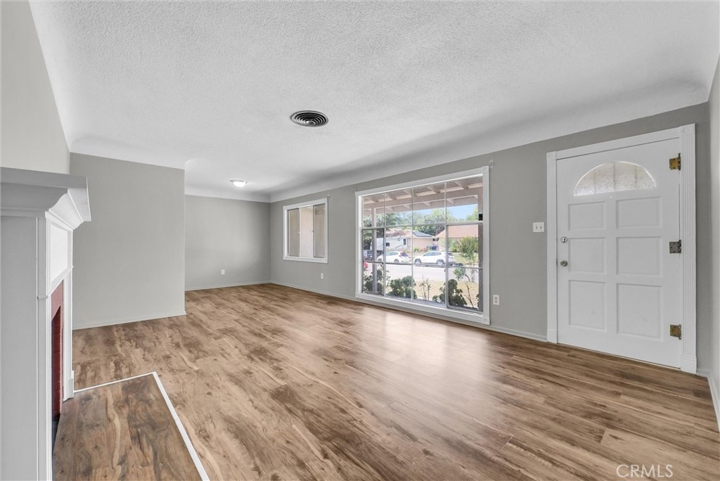 1137 E 25th