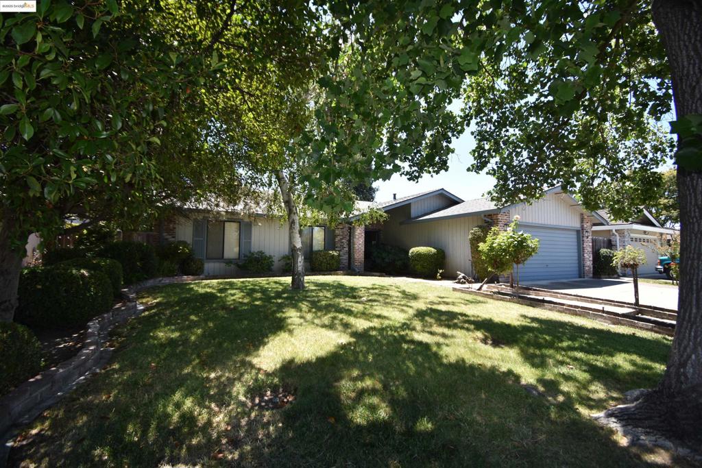 Fantastic Opportunity 4 bed 2 bath in the Stockton Sherwoods Manor neighborhood. Move in ready home with tons of potential. Don't be shy....Make Your Offers!