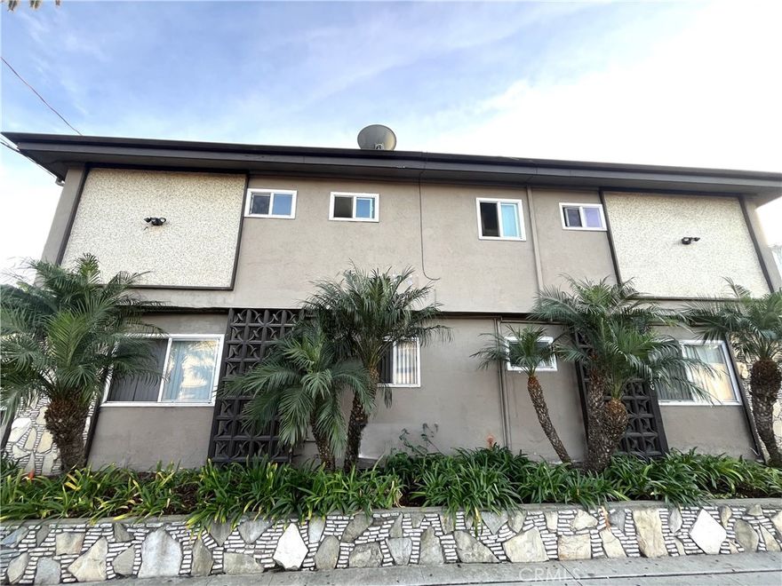 Welcome to this cozy lower level studio in Hawthorne. This freshly painted unit is equipped with a stove in the kitchen as well as an updated bathroom for your pleasure. For your convenience you will have one assigned parking space as well as on site laundry. Conveniently located by Hawthorne High School, SpaceX, Eucalyptus Park, and many local amenities. Schedule your showing today!