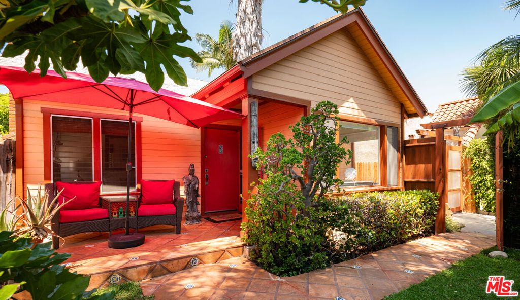 Photo of 8921 Rosewood Avenue, West Hollywood, CA 90048 (MLS # 25575341)