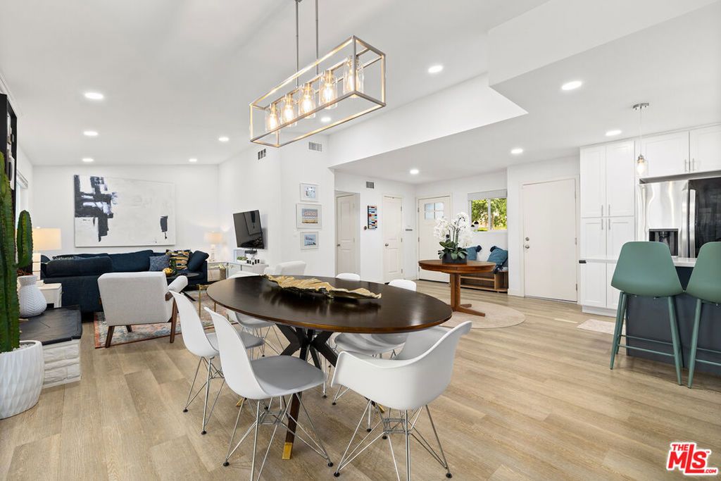 Photo of 5903 Graves Avenue, Encino, CA 91316 (MLS # 25568775)