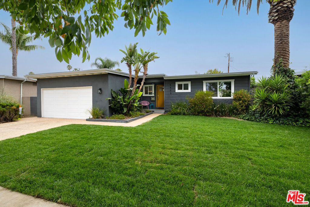 Photo of 5903 Graves Avenue, Encino, CA 91316 (MLS # 25568775)
