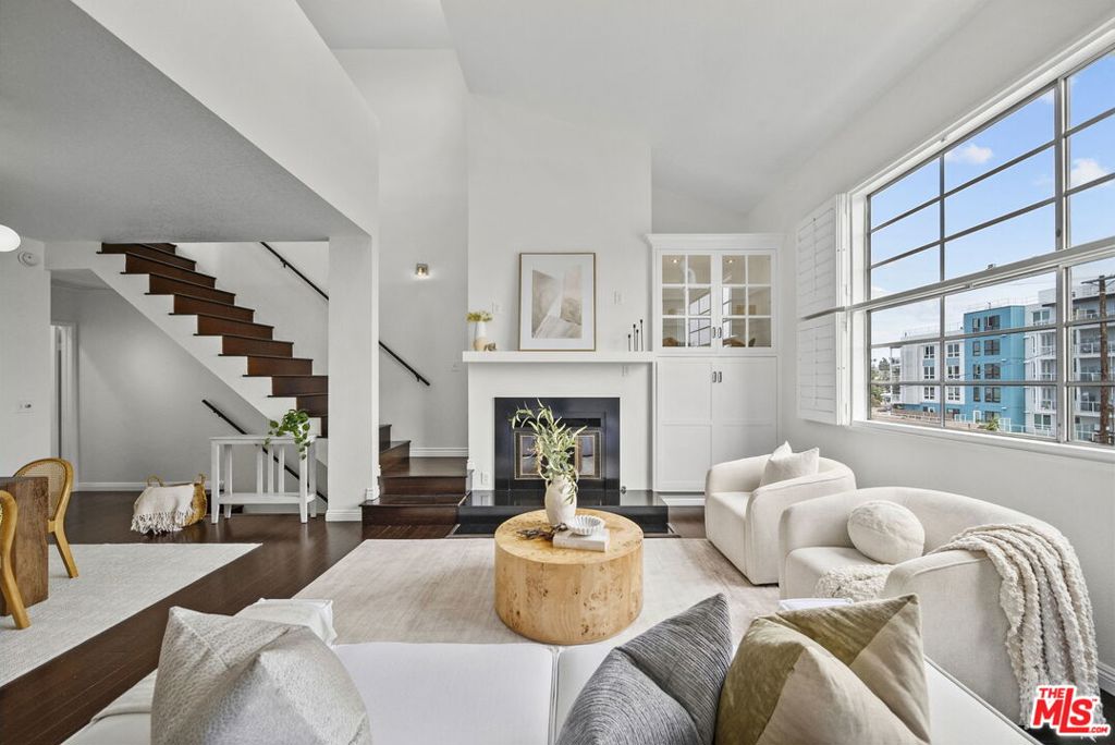 12515 Pacific Avenue 208, Los Angeles CA 90066